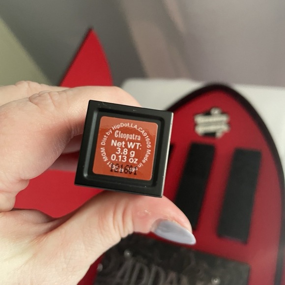 HIPDOT x Addams Family Limited Edition Makeup Set 3 Lipsticks Pin And Eyeshadow - Picture 11 of 15